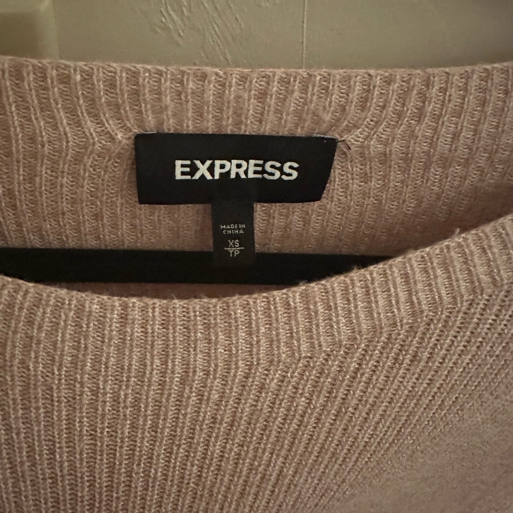 Express Sweater - Picture 3 of 3